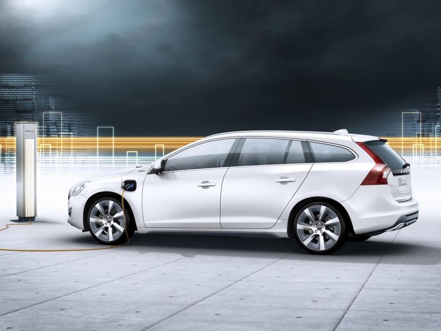  Volvo V60 Plug-in Hybrid 2011 года  (фото 6 из 68)